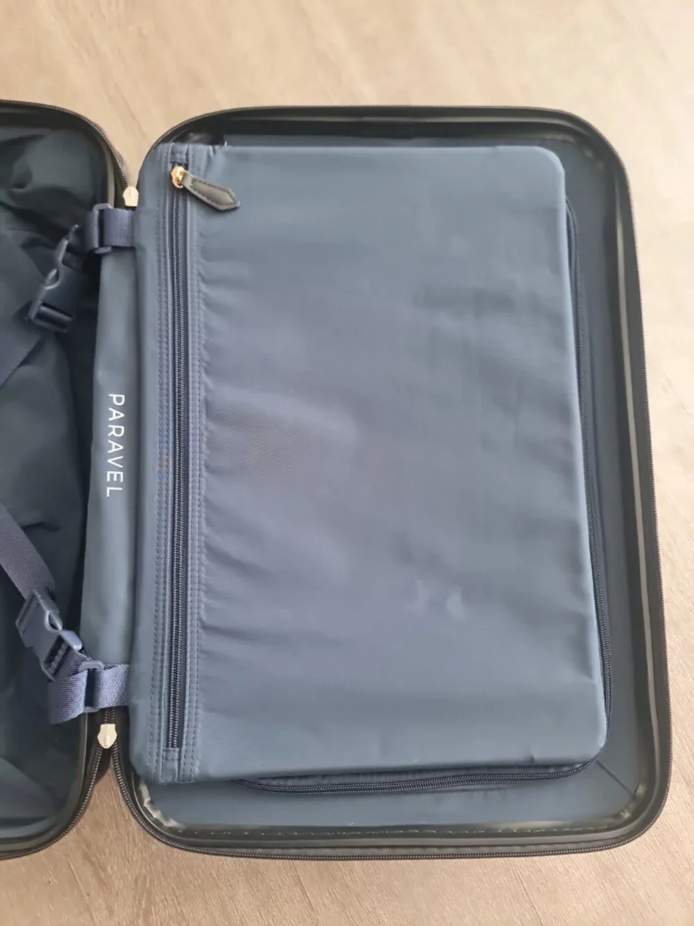 Paravel Aviator Black Hardshell Hardcase Spinner Suitcase Luggage Carry On